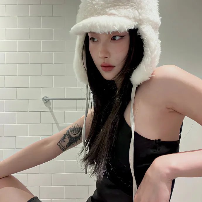 穿黄靴子的女孩